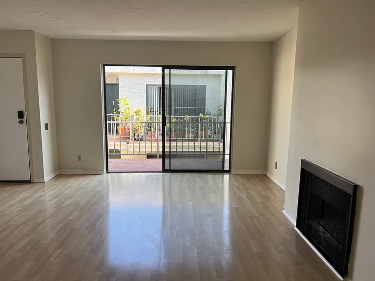 4370 Troost Ave #204 — Photo 4