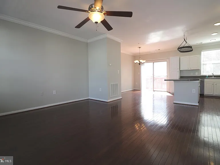 21786 Dragons Green Sq — Photo 6