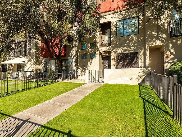 3447 E Lance Ln — Photo 4