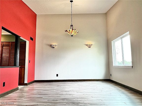 4th image of 9036 Portage Pointe Dr APT E