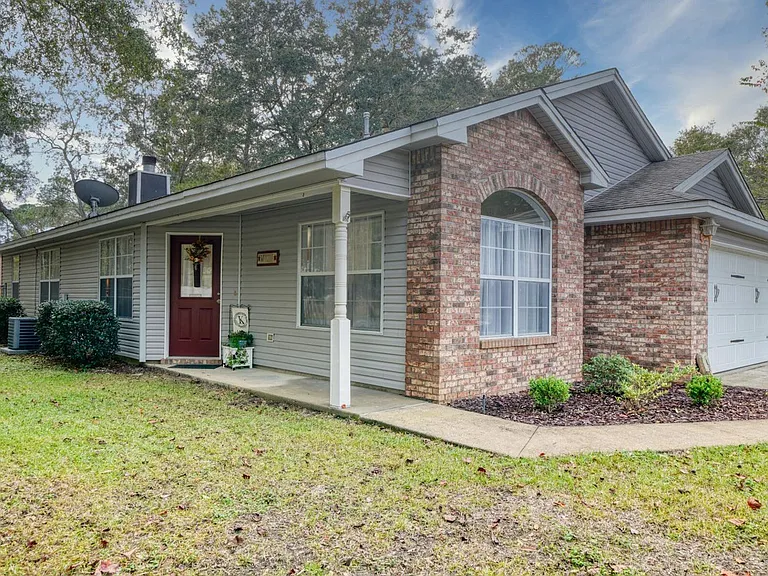 1696 Valparaiso Blvd — Photo 1