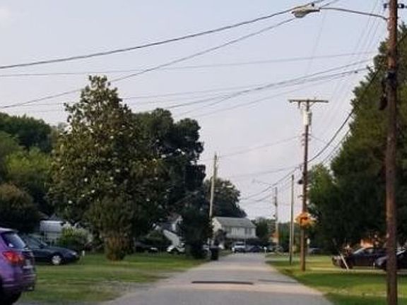 Exterior Neighborhood (street photo)