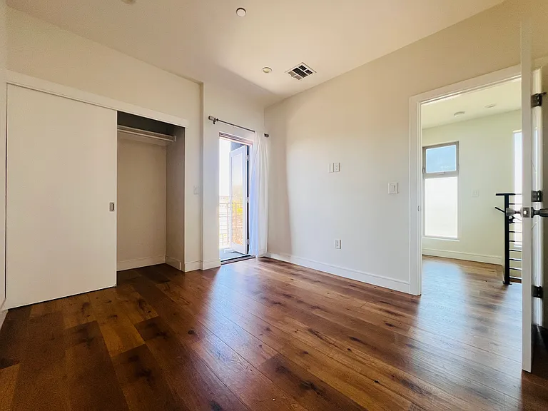 250 S Burlington Ave #250 — Photo 38
