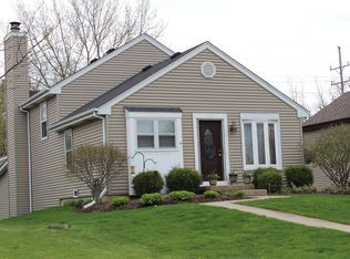 1002 Manchester Crse, Geneva, IL 60134