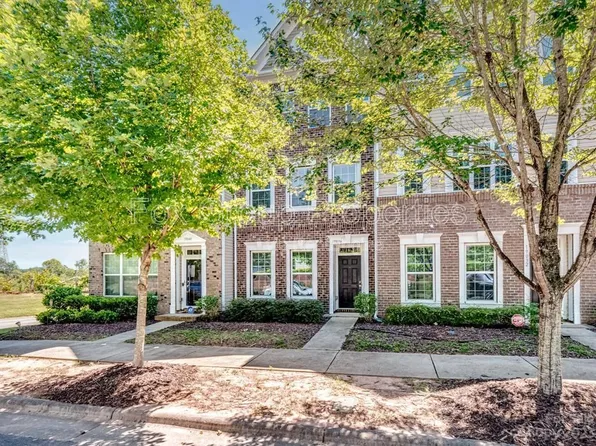 19036 Lake Breeze Dr, Cornelius, NC 28031