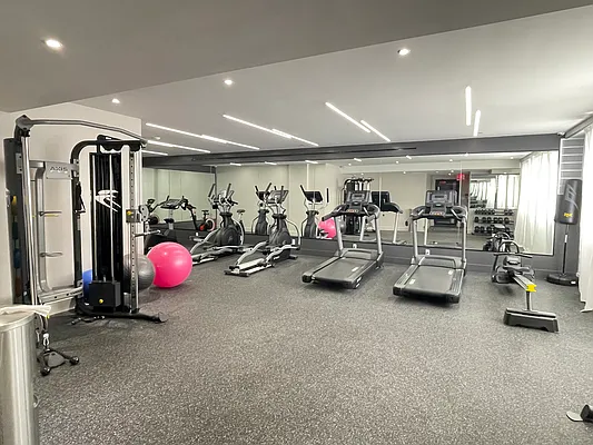 Rented by eRealty Advisors USA Inc | media 18