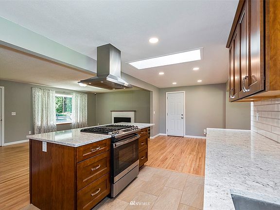 5th image of 2573 Jackson Ave SE