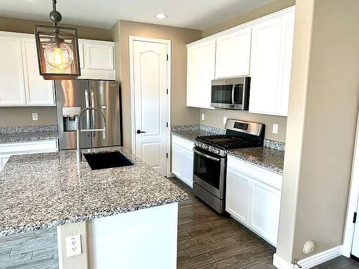 2930 E Sunland Ave — Photo 7