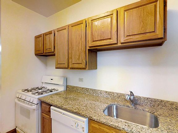 3rd image of 3610 N Bosworth Ave #3