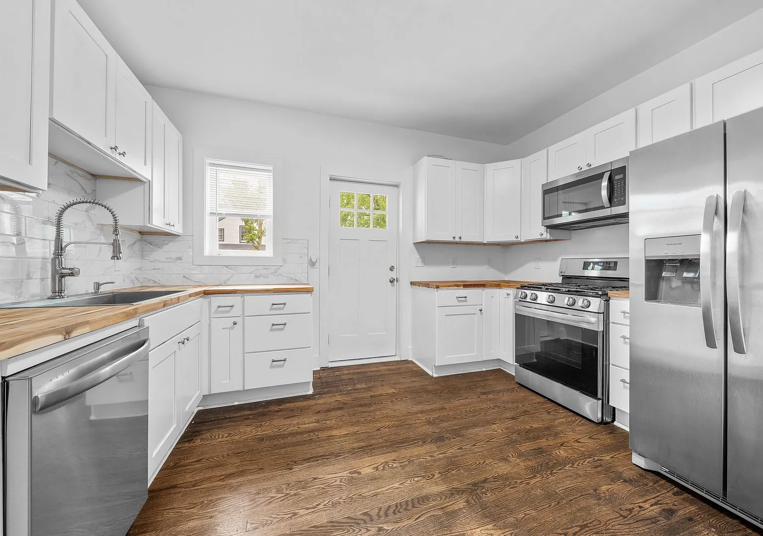 748 Fairview — Photo 3