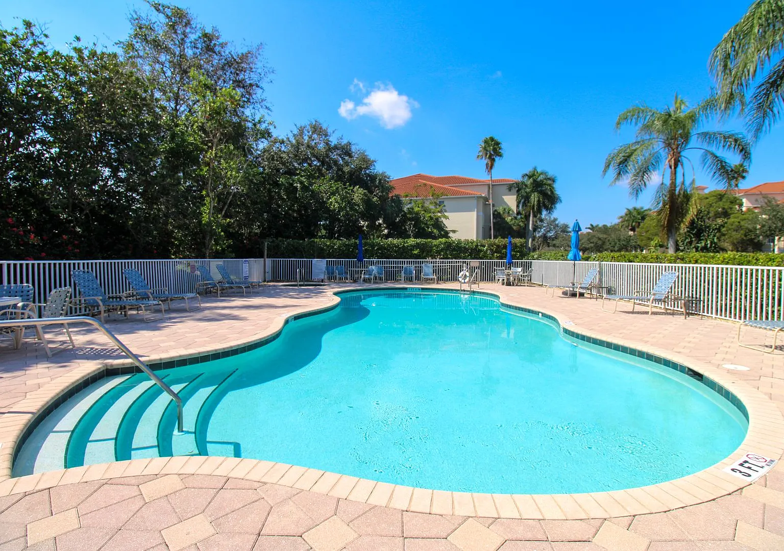 ** Golfing Paradise At Naples Lakes Country Club 3/2 Golf Transfer Condo Ready For A Seasonal Ten... — Photo 1