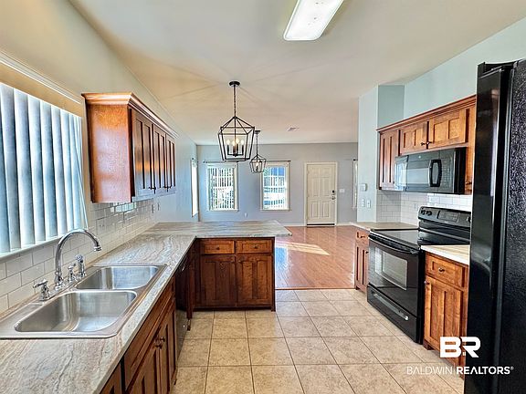 4th image of 703 Jillian Pl
