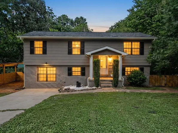 1617 N Chester Rd, Hixson, TN 37343