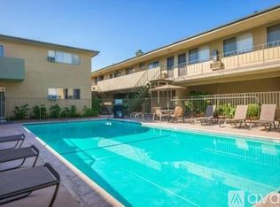 14620 Dickens St #29, Sherman Oaks, CA 91403