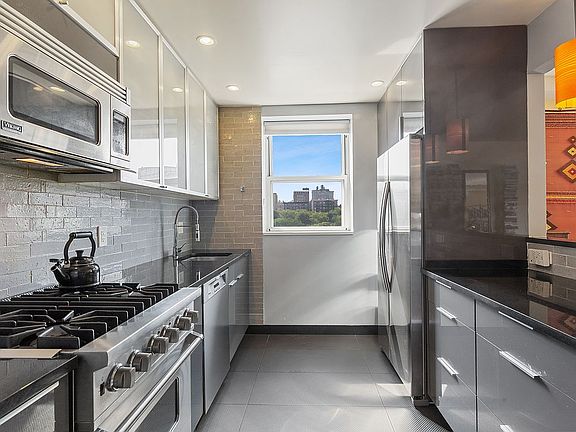 2nd image of 301 W 115th St Penthouse Ph3b