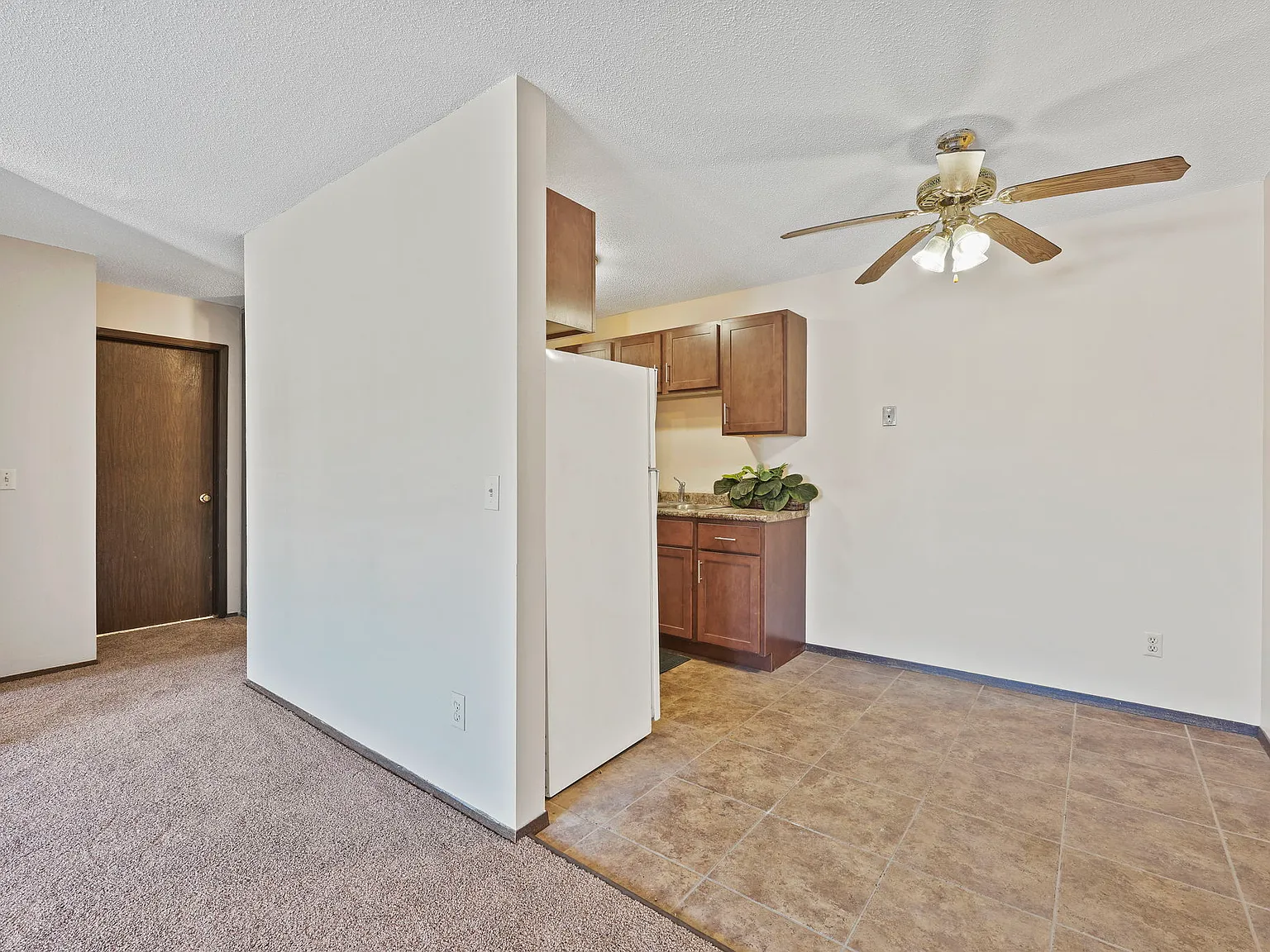 Hennepin Apartments — Photo 4