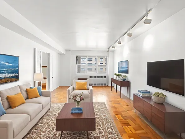 30 West 60th Street image 2 of 16