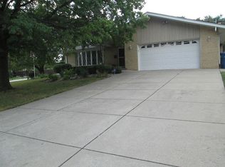 12730 S Winnebago Rd, Palos Heights, IL 60463