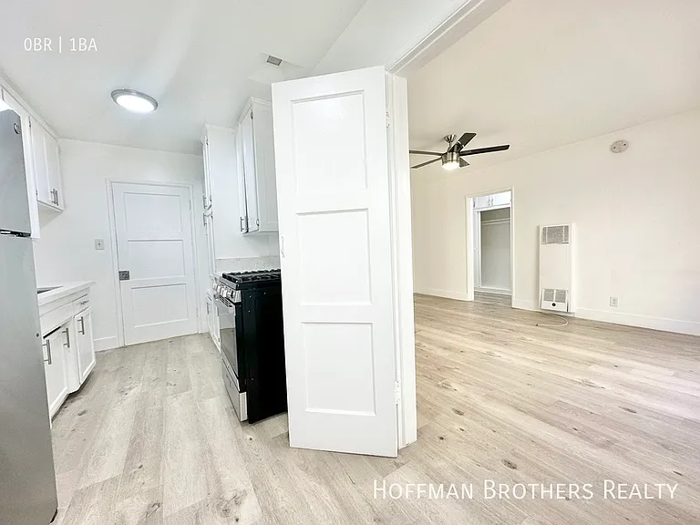 1024 Menlo Ave #5 — Photo 3