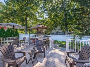 26 Grand Ave, Waldwick, NJ 07463