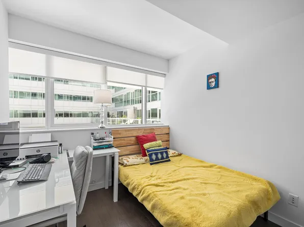 800 Avenue At Port Imperial image 10 of 28