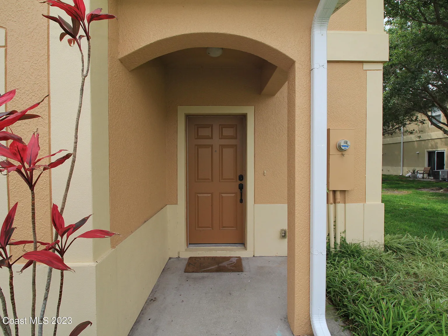 3 bed, 2.5 bath, 1692 sqft, $1,995 — Photo 2