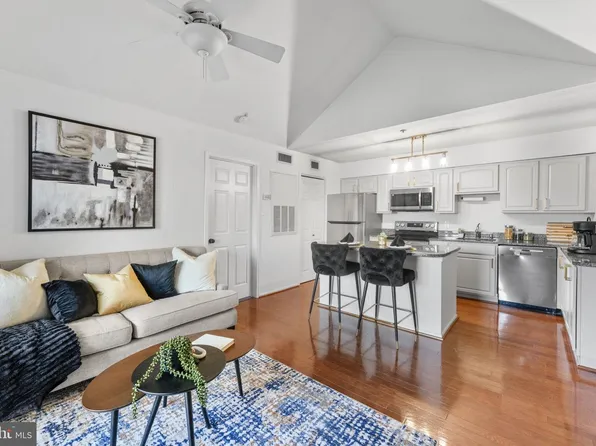 3302 Wyndham Cir APT B, Alexandria, VA 22302