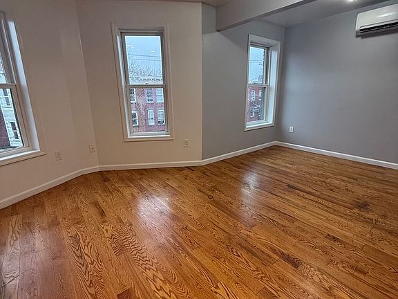 2nd image of 178 Renwick St APT 3