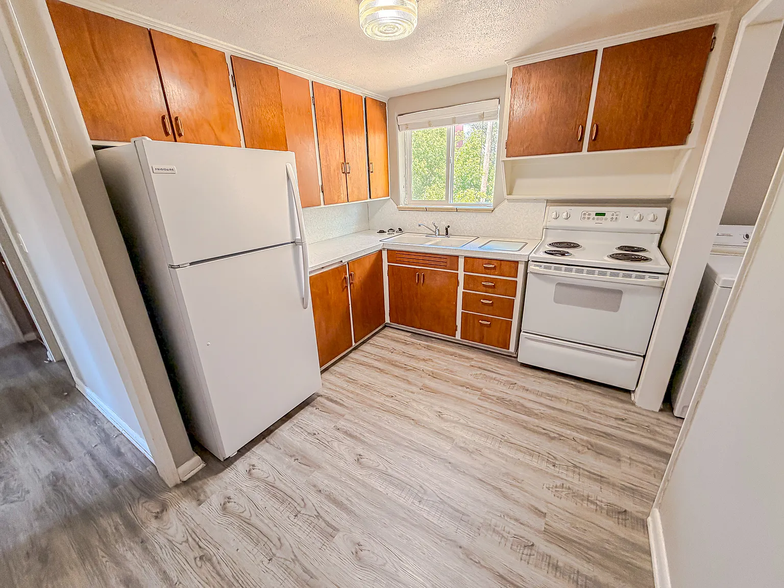 1921 Hugur Avenue - 1 — Photo 3