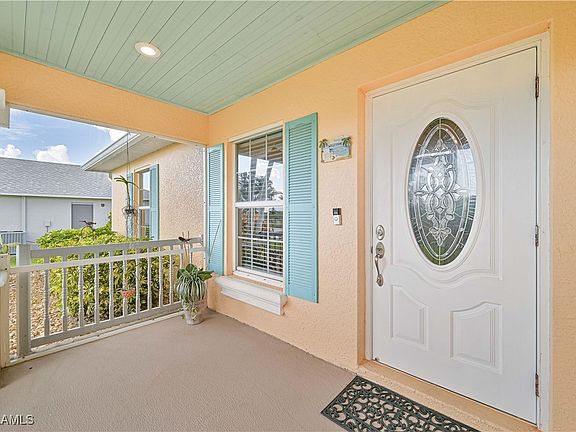 3rd image of 1427 SW 38th Ter