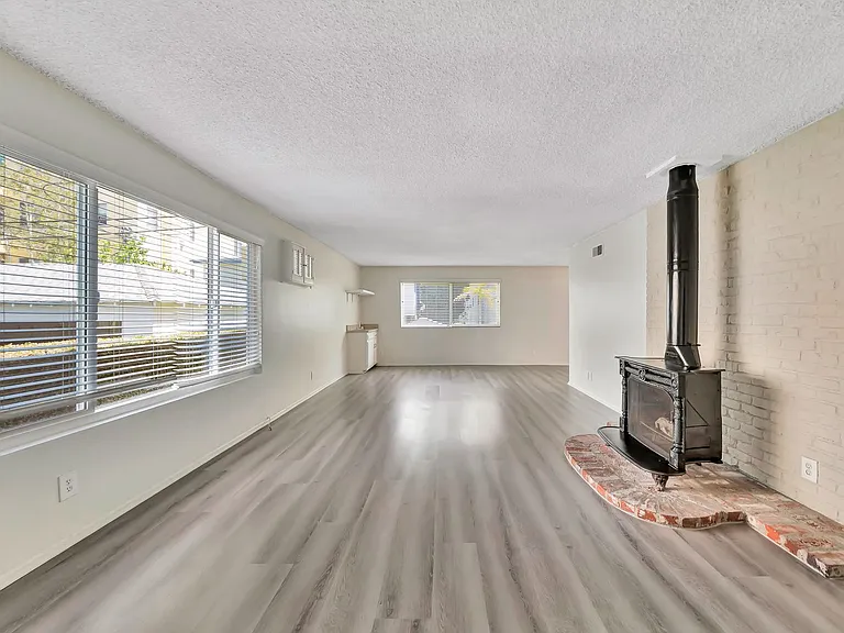 10634 Holman Ave #3-2 — Photo 11