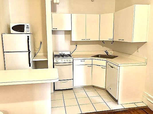 4th image of 401 W End Ave Floor 5