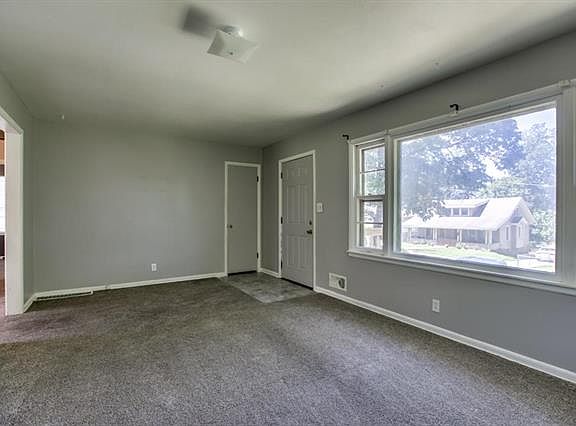 3rd image of 1705 S Crescent Ave