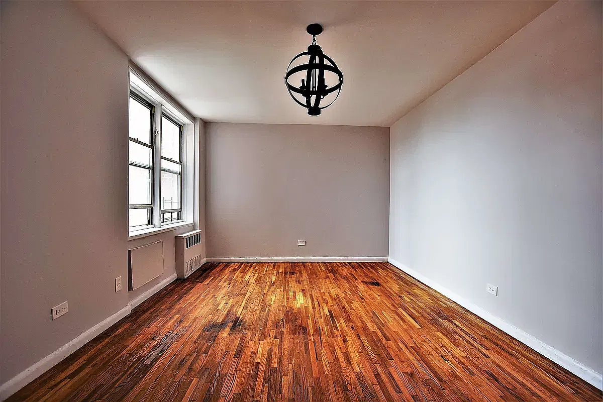 1310 Avenue R — Photo 4