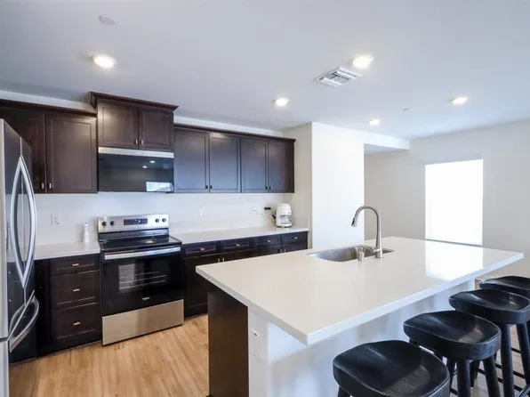 25601 Pine Ridge Rd, Homeland, CA 92548