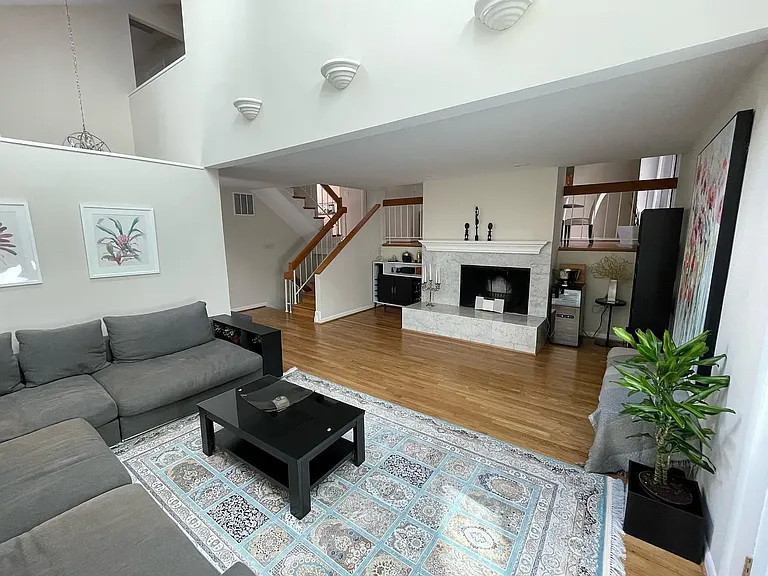 5201 Macarthur Ter NW — Photo 2