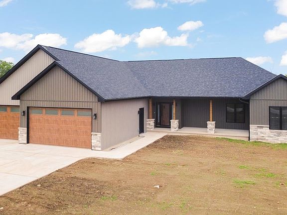 3rd image of 583 Willow Dr
