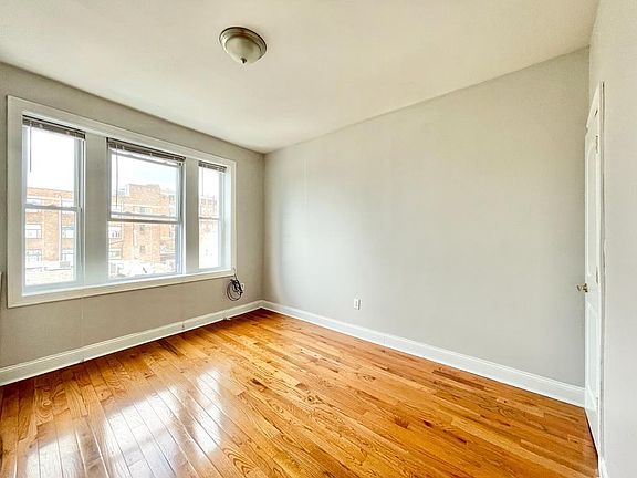 5th image of 1062 W Side Ave #4A