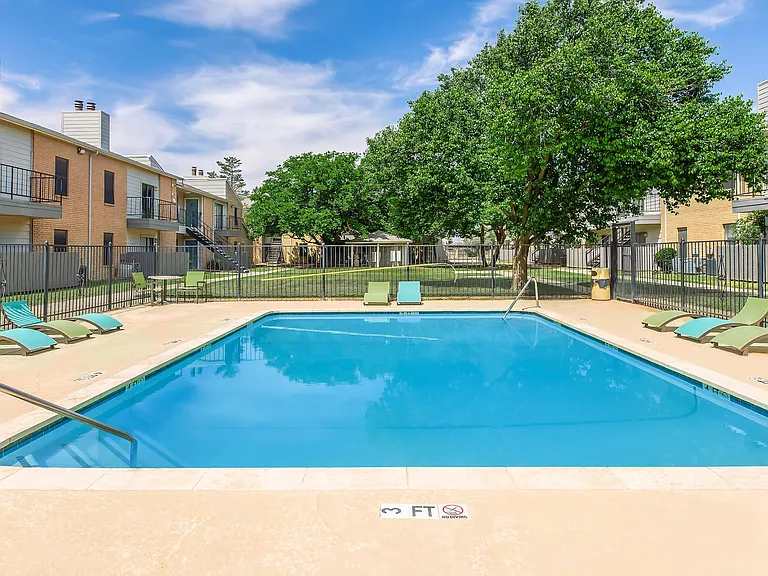 District West — Photo 25