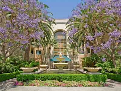 11500 San Vicente Blvd APT 220, Los Angeles, CA, 90049