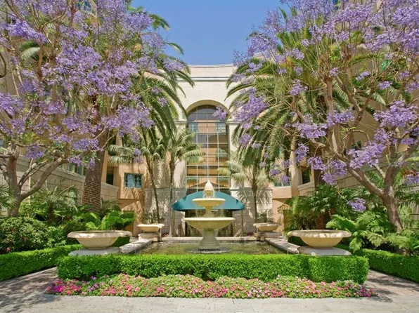 11500 San Vicente Blvd APT 220, Los Angeles, CA 90049