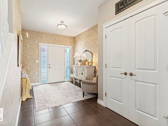 3rd image of 22 Voleta Ct