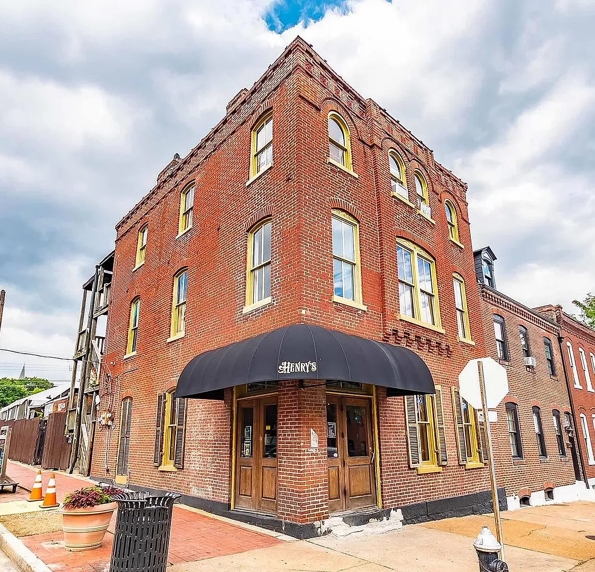 825 Allen Avenue - 3 — Photo 1