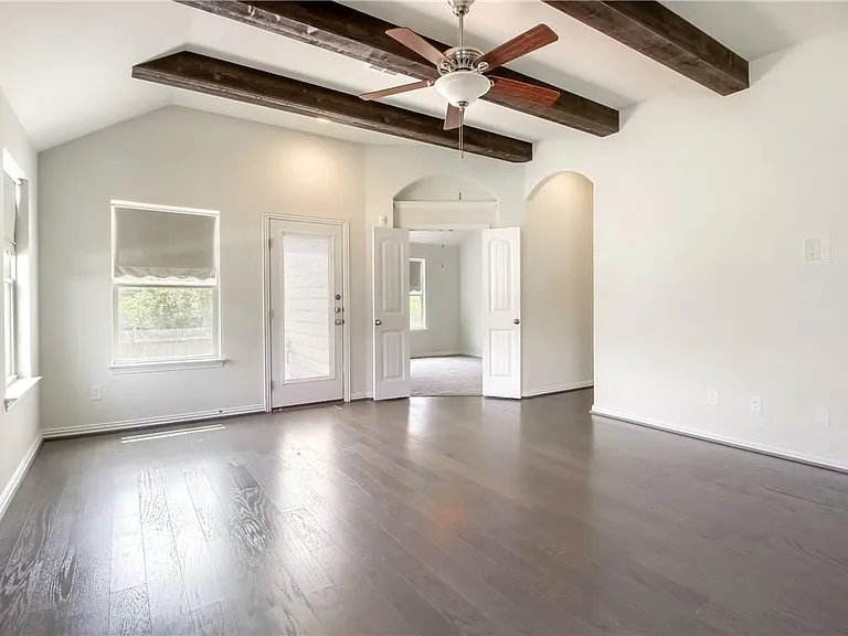 2813 Waterson St — Photo 9