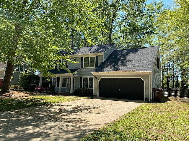 1st image of 805 Woodcott Dr