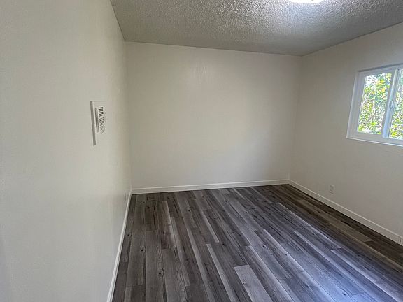 5th image of 915 E Palmer Ave #8