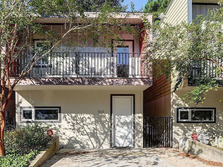1613 W University Ave — Photo 4