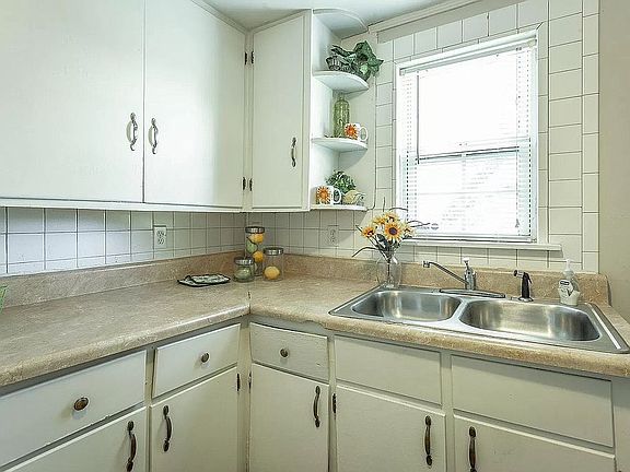 3rd image of 138 Palo Verde Ter