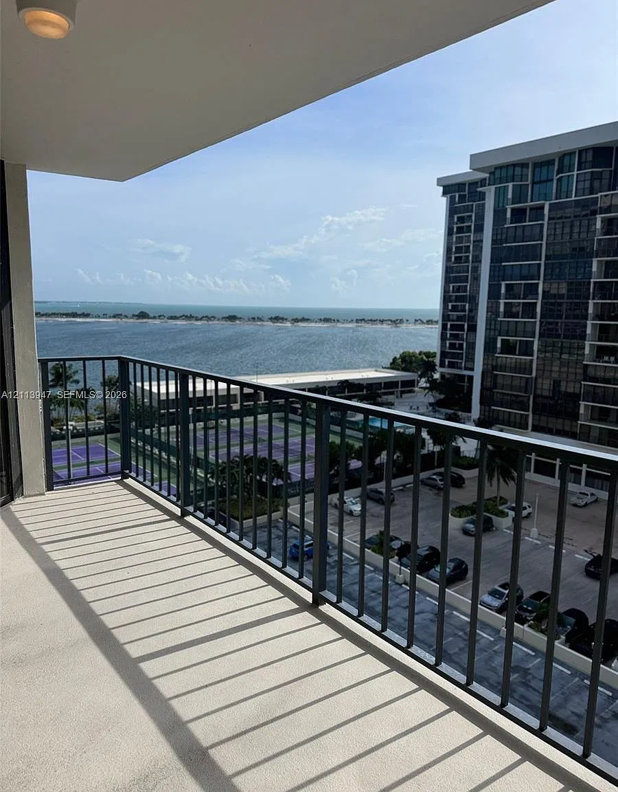 1901 Brickell Ave — Photo 3
