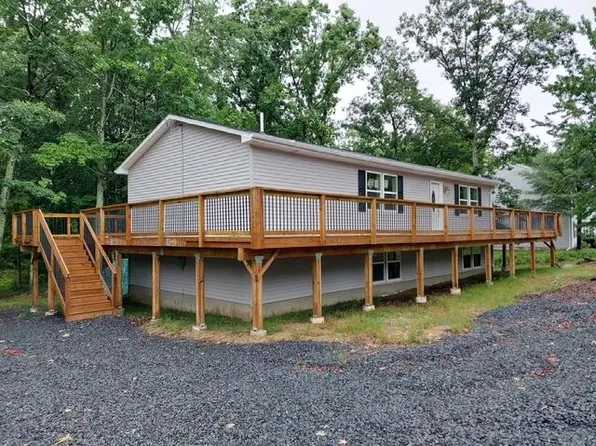 224 Kensington Dr, Lehman Township, PA 18324
